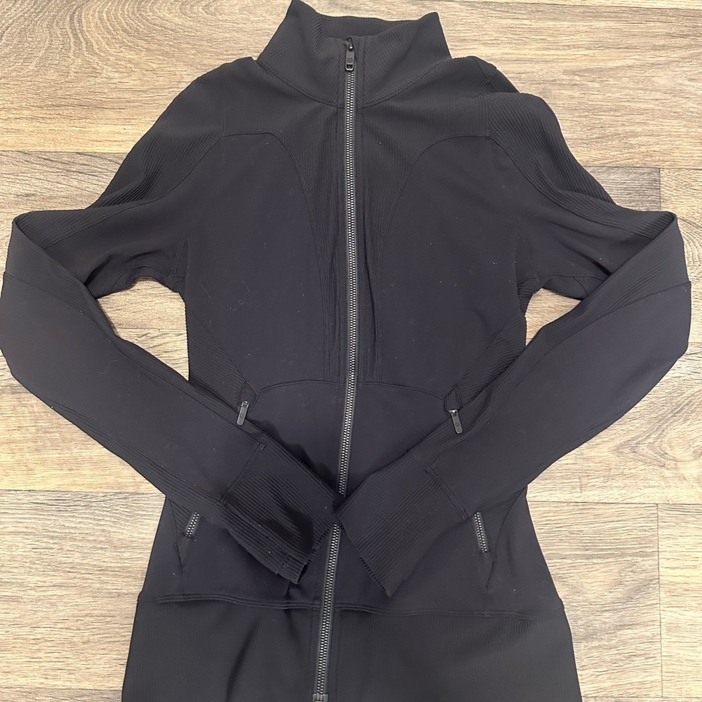 Lululemon size 4 zip up